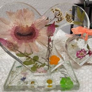Floral Heart-Shaped Resin Art Decor